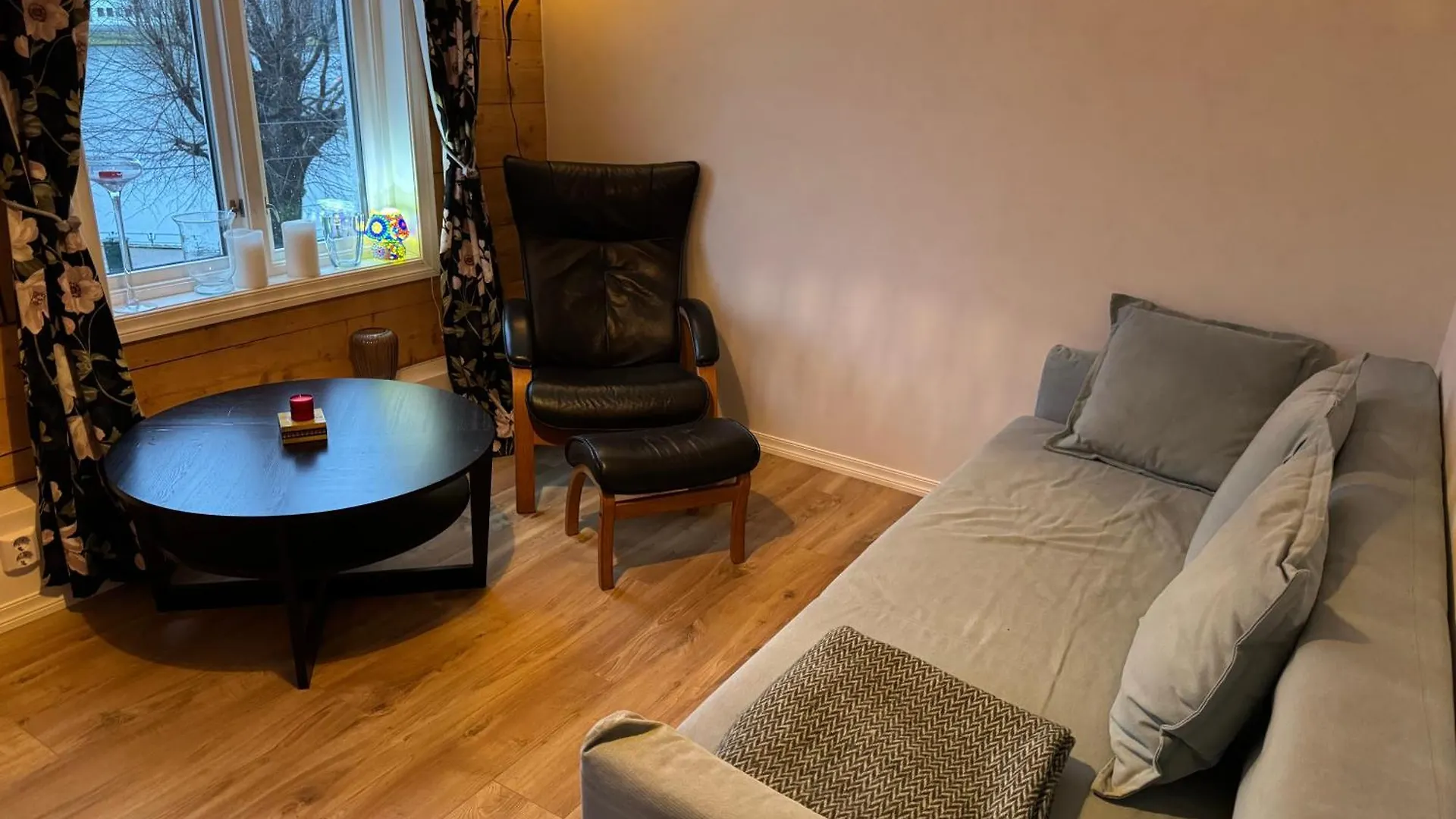 Lake View Apartment In Center Of Bergen - 3 Bedrooms Norway