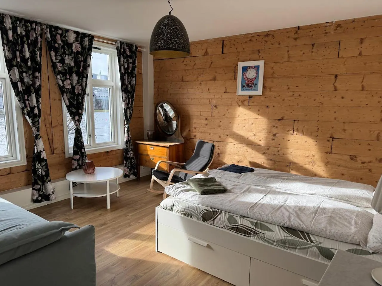 Lake View Apartment In Center Of Bergen - 3 Bedrooms 0*,  Norway